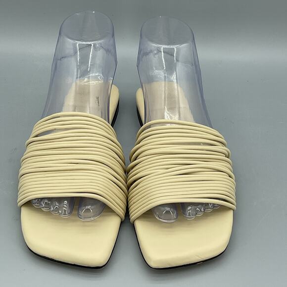NEW Marc Fisher Women’s Maddie Flat Sandals Cream Size 6.5M - Picture 3 of 10
